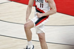 英雄联盟电竞 -帕纳辛奈科斯发布备战花絮；加时末段队长鼓劲；NBA季后赛任务艰巨；训练强度显著提升的简单介绍