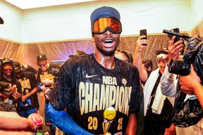 英雄联盟赛事 -关于俄克拉荷马雷霆发布备战花絮，官宣日主帅复盘，NBA季后赛任务艰巨，细节决定成败的信息